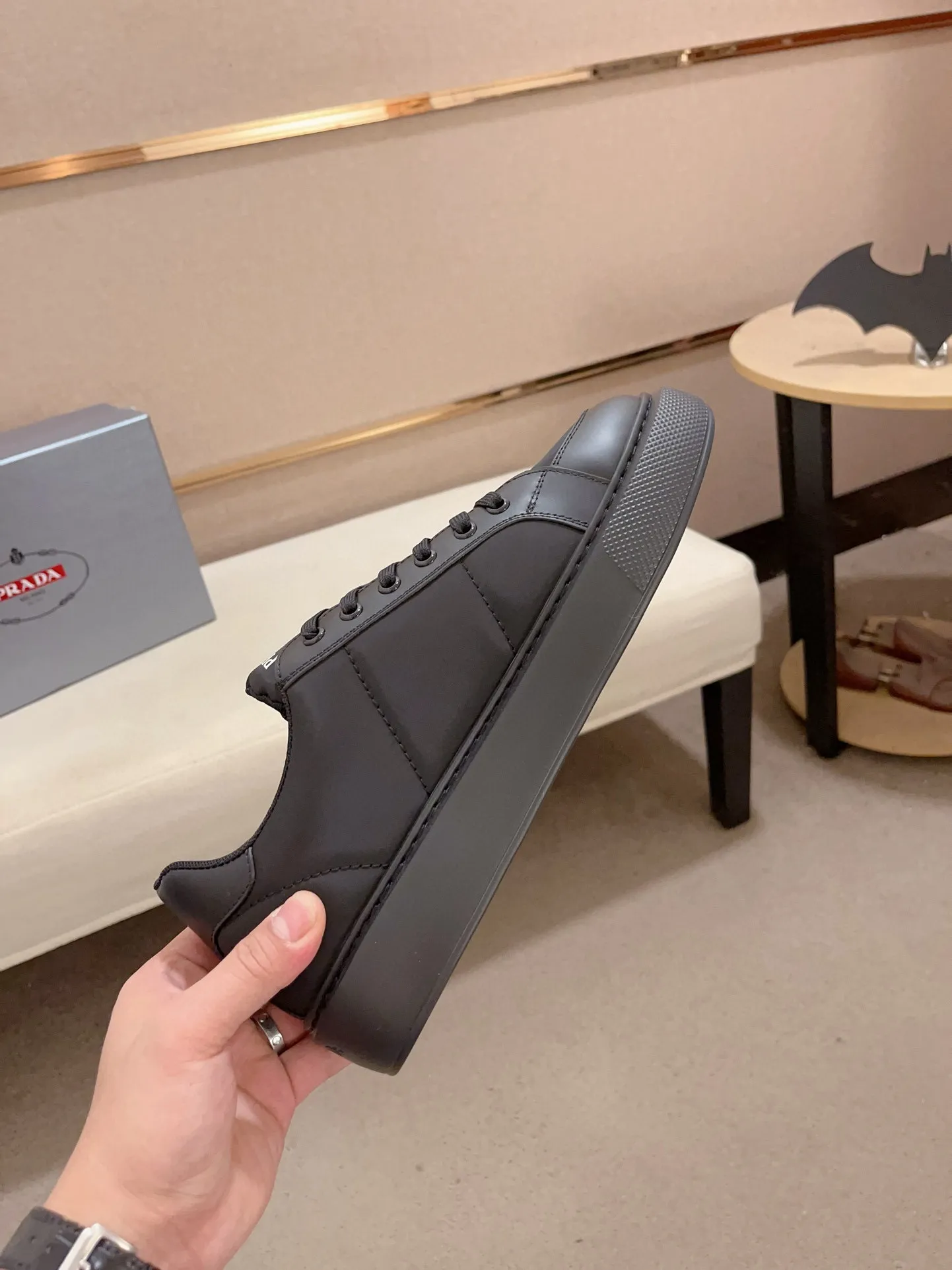 Factory price 580💰 ✔️✔️✔️High version High-quality new Prada (Prada) counters are on the market at the same time. The new men's shoes and 😘fabrics are selected from first-layer cowhide and are made by pure handicrafts. Lining: Full cowhide lining. 👍🏿 High-end ☄️ air-cushion molded anti-slip rubber outsole, exquisite lines, simple and elegant, comfortable and high-end for leisure travel. Code number: 38 to 44 (45 can be customized)